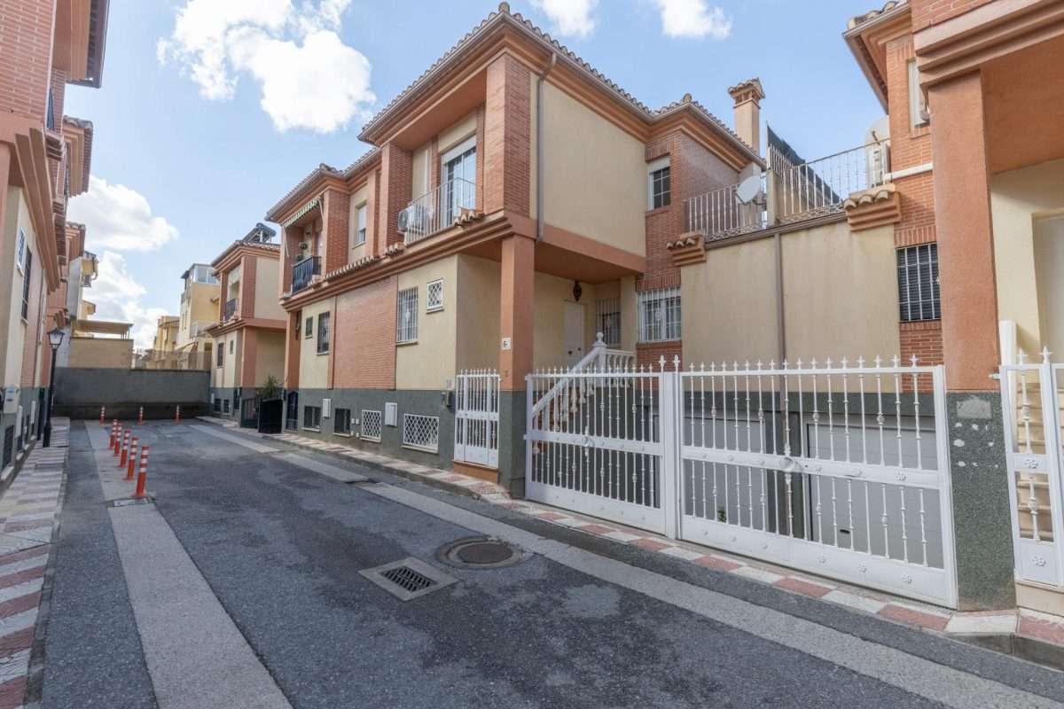 Adosado en venta en GRANADA, Cajar, Referencia: HX-0325-25/6522 Adosado en venta en GRANADA