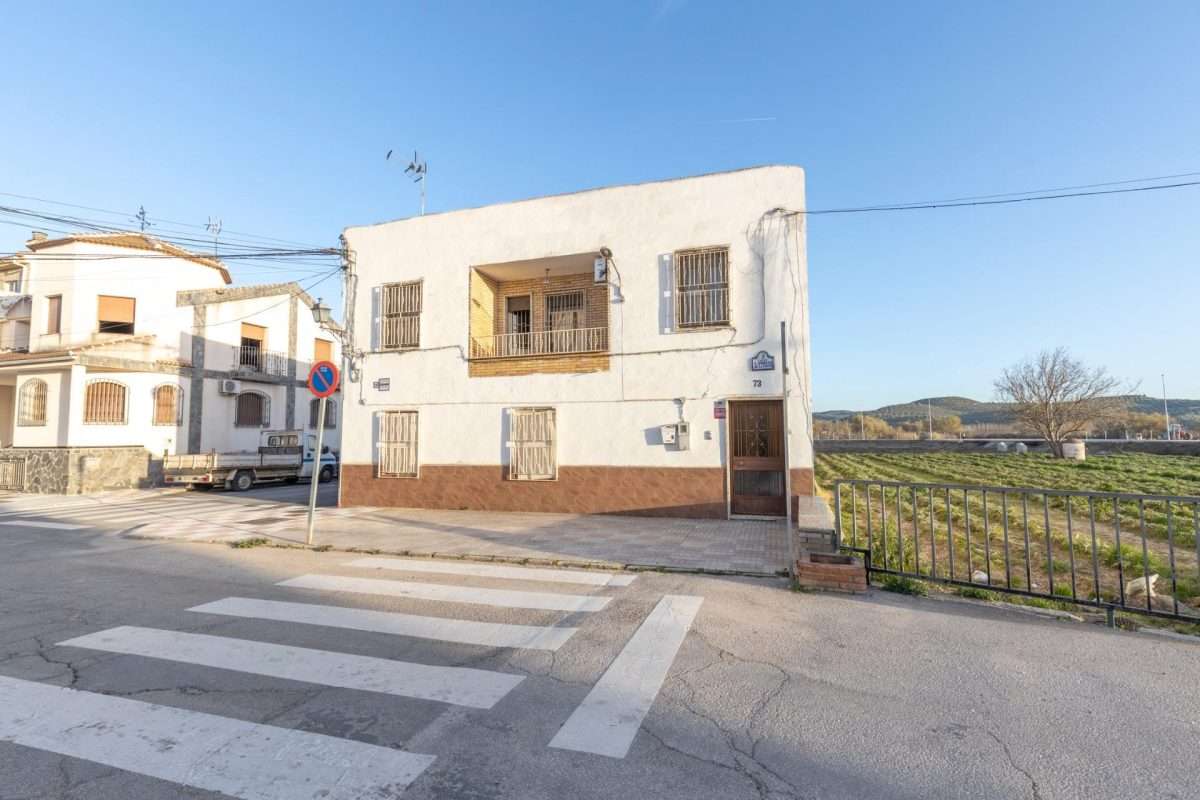 Chalet en venta en GRANADA, Huetor Tajar, Referencia: DH06642 Chalet en venta en GRANADA