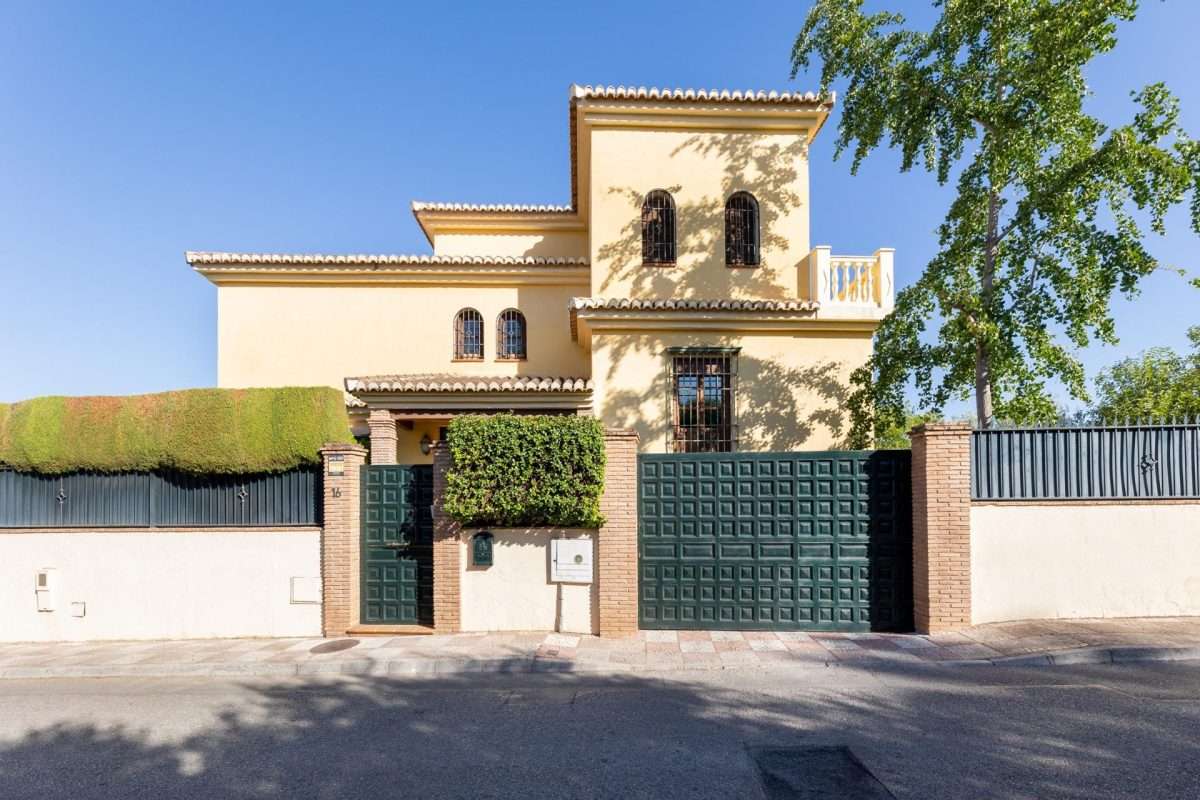 Chalet en venta en GRANADA