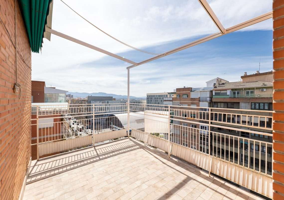 Ático en venta en GRANADA, Granada, Referencia: E00138/6432 Ático en venta en GRANADA