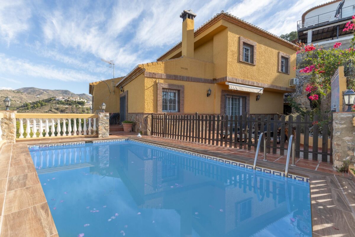 Chalet en venta en GRANADA, Almuñecar, Referencia: DH07290 Chalet en venta en GRANADA