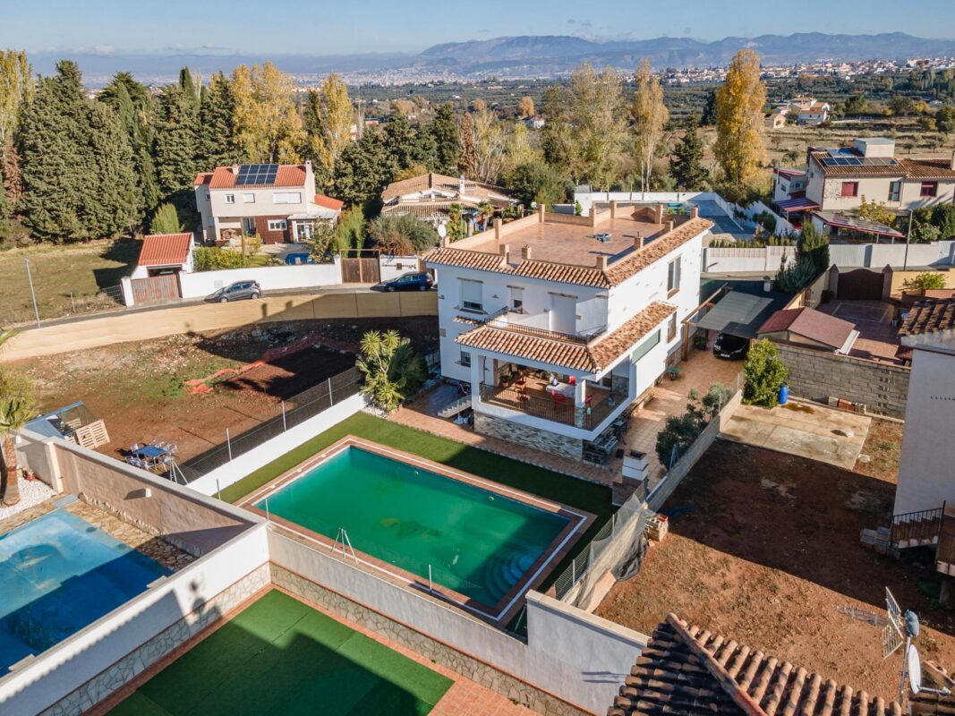 Chalet en venta en GRANADA, Otura, Referencia: DH07123 Chalet en venta en GRANADA