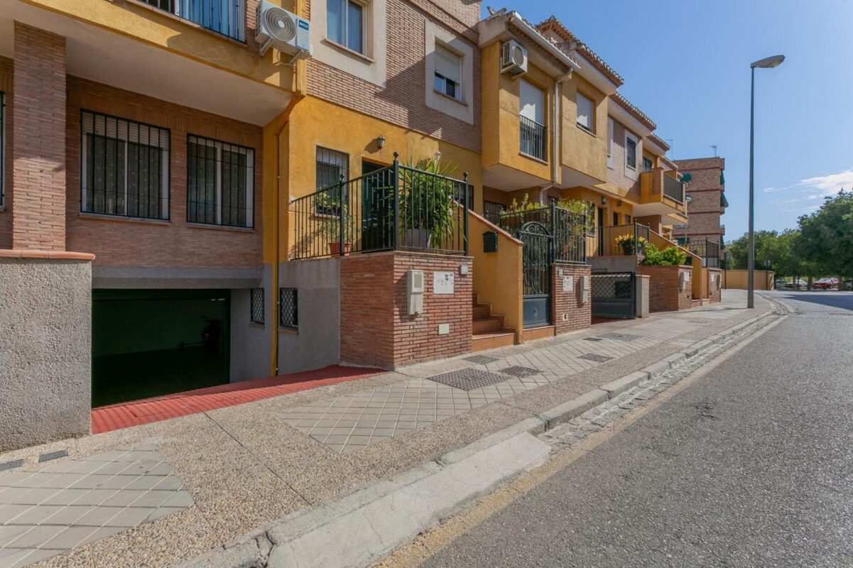 Adosado en venta en GRANADA, Granada, Referencia: DH07219 Adosado en venta en GRANADA