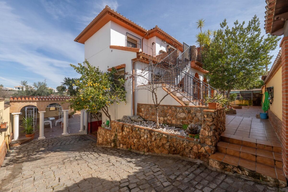 Chalet en venta en GRANADA, Otura, Referencia: DH07281 Chalet en venta en GRANADA